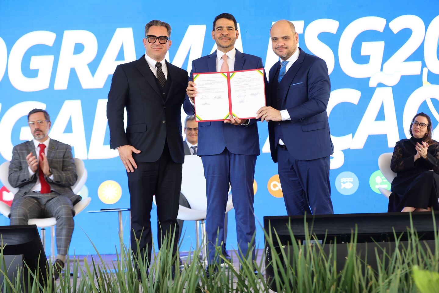 Jorge Messias, Alexandre Arnone e Sóstenes Marchezine apresentam o protocolo firmado