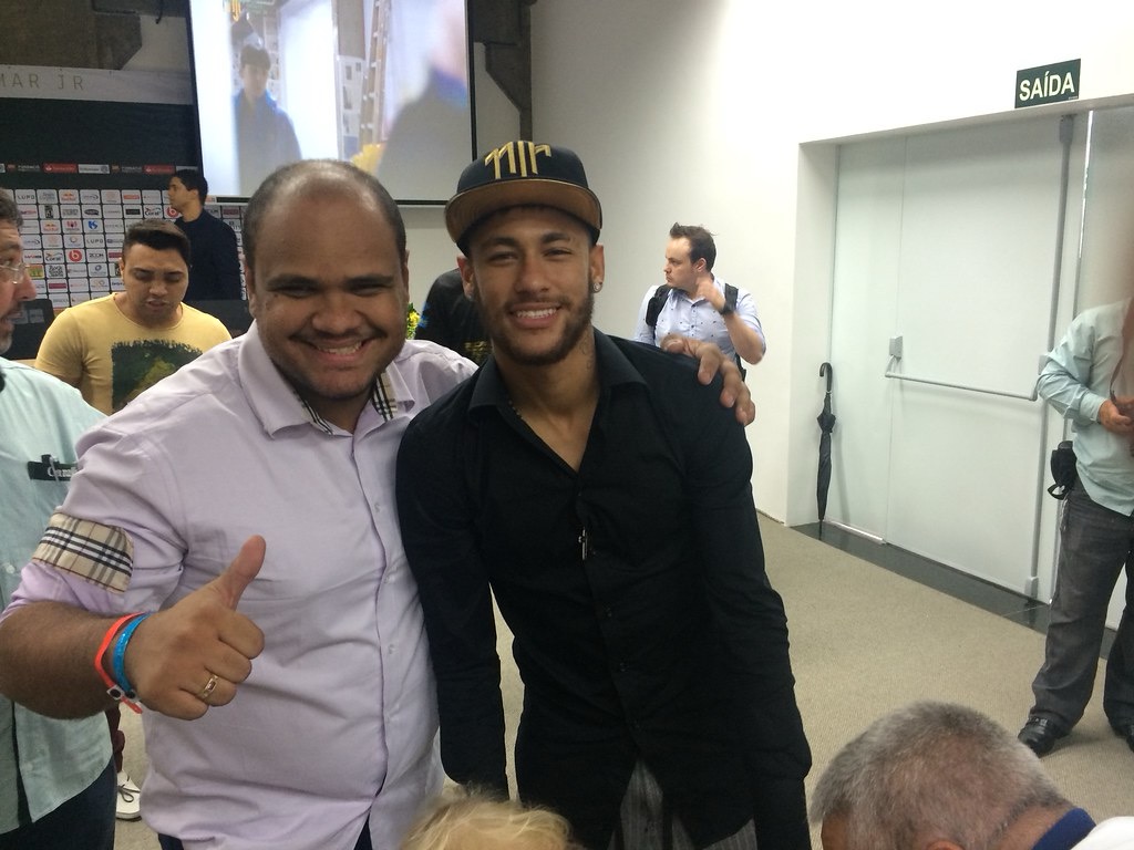 Sóstenes Marchezine com Neymar Jr. no lançamento do Instituto Projeto Neymar Jr.